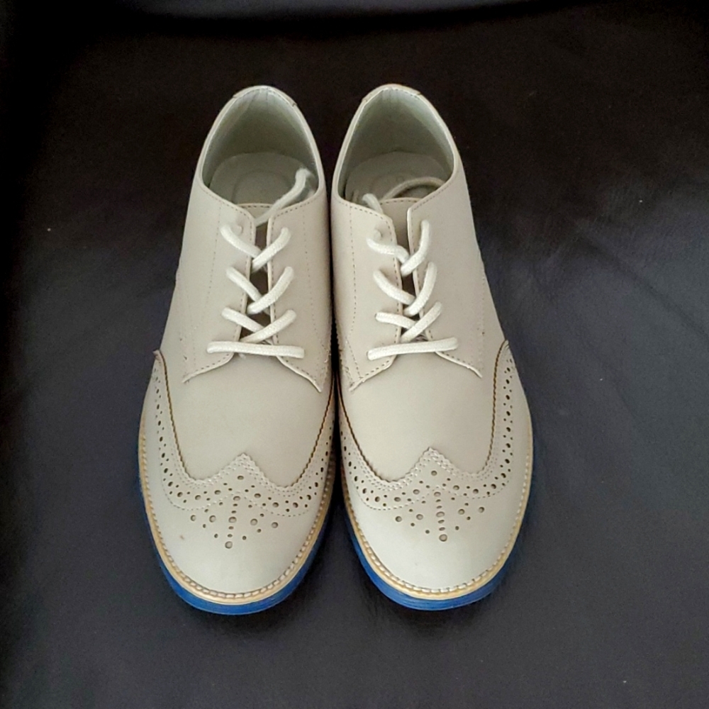 Boys shoes